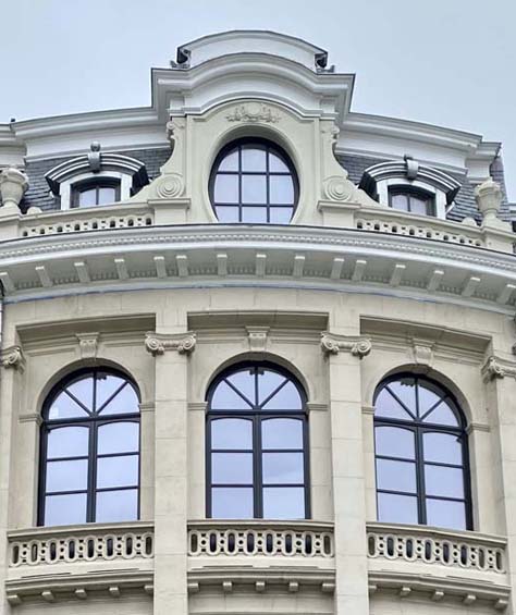 Menuiserie-Riche-fenetres-en-bois-renovation-patrimoine-maison-de-maitre-chassis-wood-window