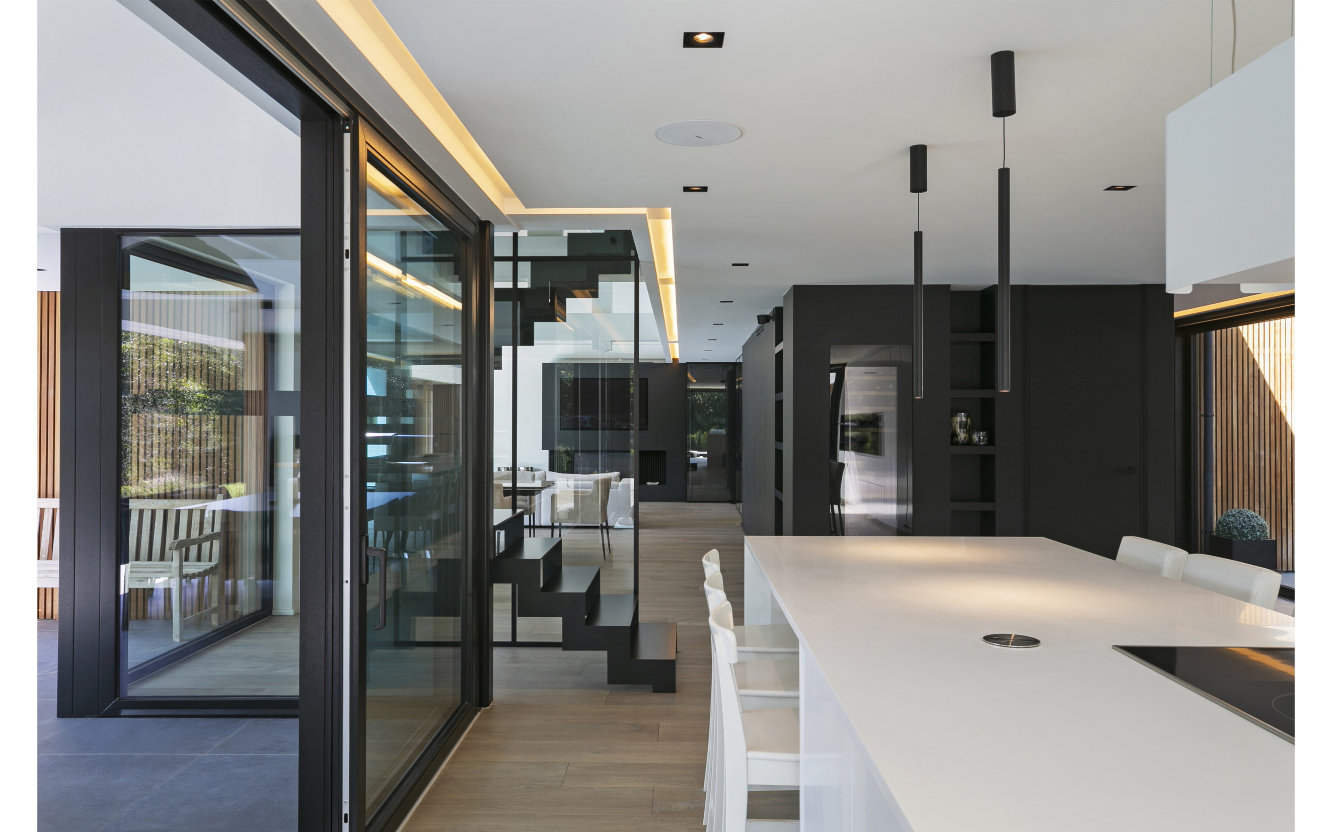 moderne-grands-chassis-bois-menuiserie-riche-dsh-architectes